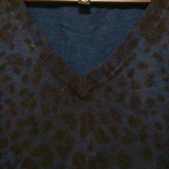 Beautiful cobalt blue sweater - Picture 3 of 4