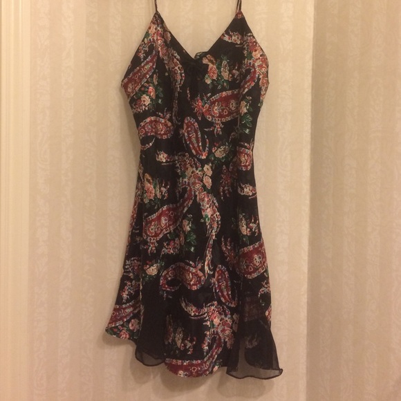 Negligee - Picture 2 of 4