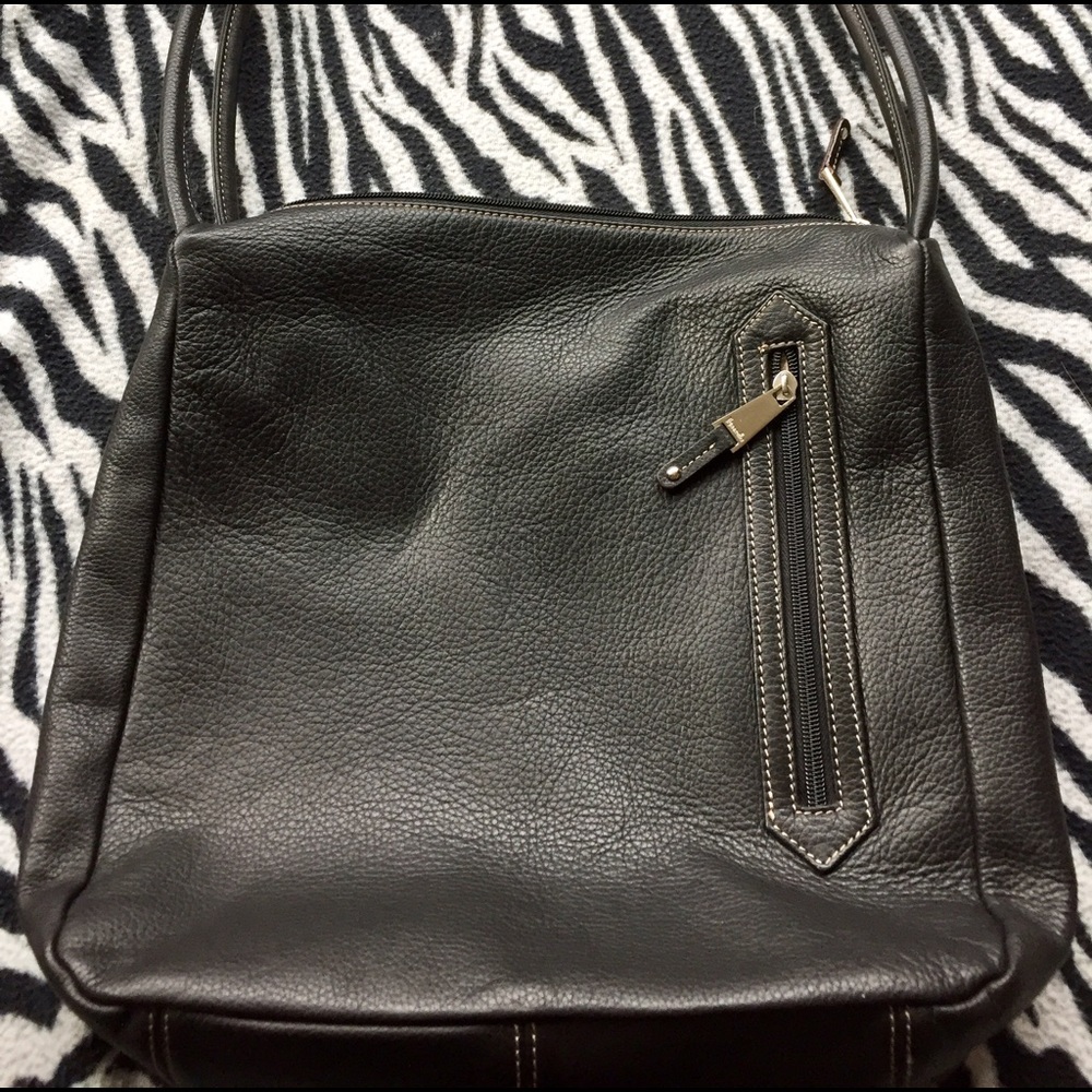 Classic genuine leather shoulder bag - NWOT
