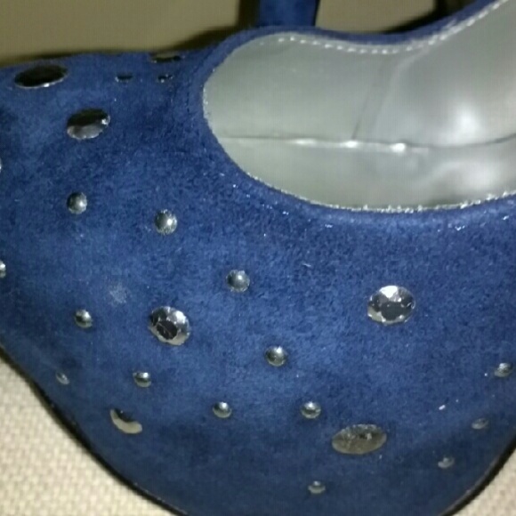 💥SALE H by Halston Blue Suede platform Stilettos - Picture 2 of 4