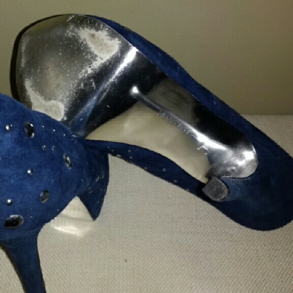 💥SALE H by Halston Blue Suede platform Stilettos - Picture 4 of 4