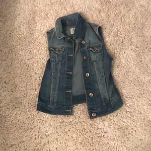 Jean sleeveless jean jacket