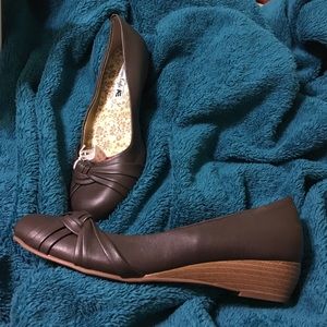 American Eagle: brown flats (NEW!)