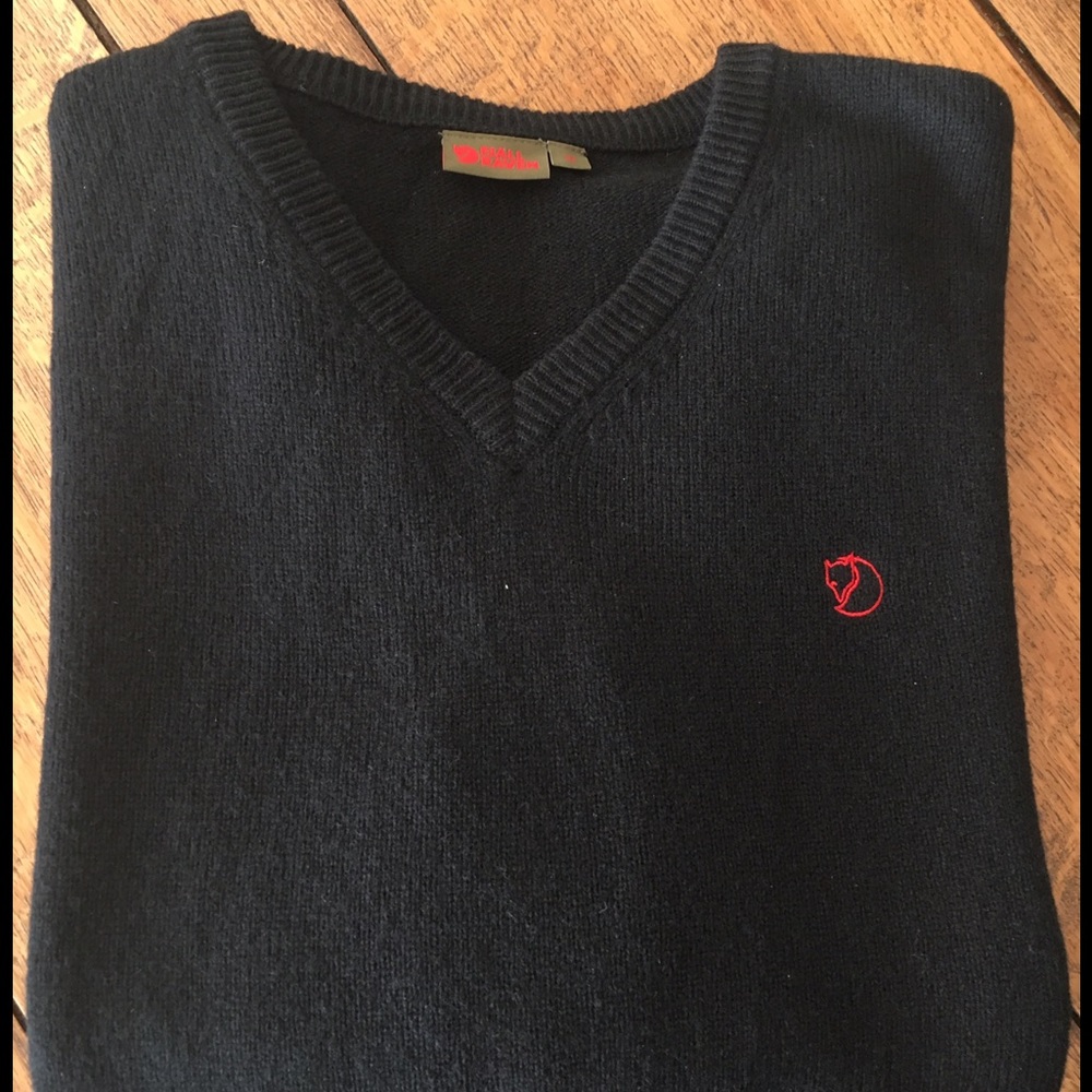 NWOT 100% wool FjallRaven black sweater