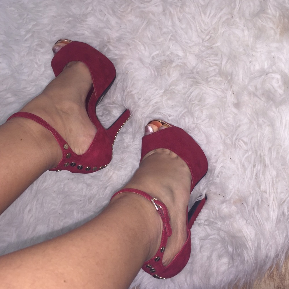 Red Heels - Picture 3 of 4