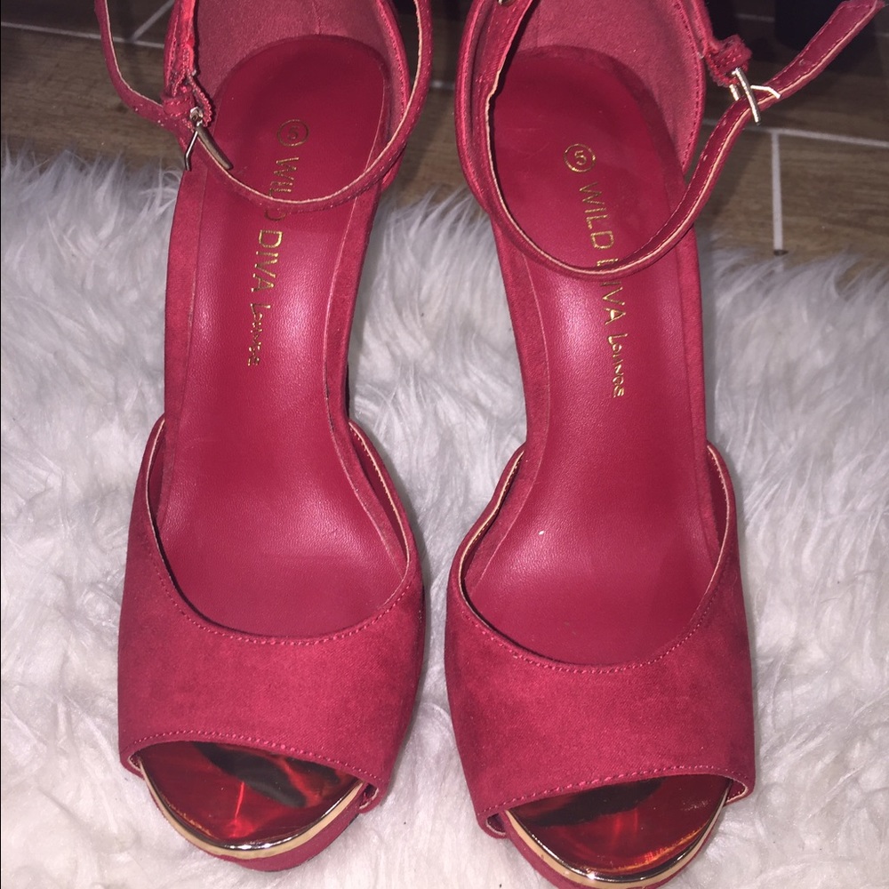 Red Heels - Picture 4 of 4