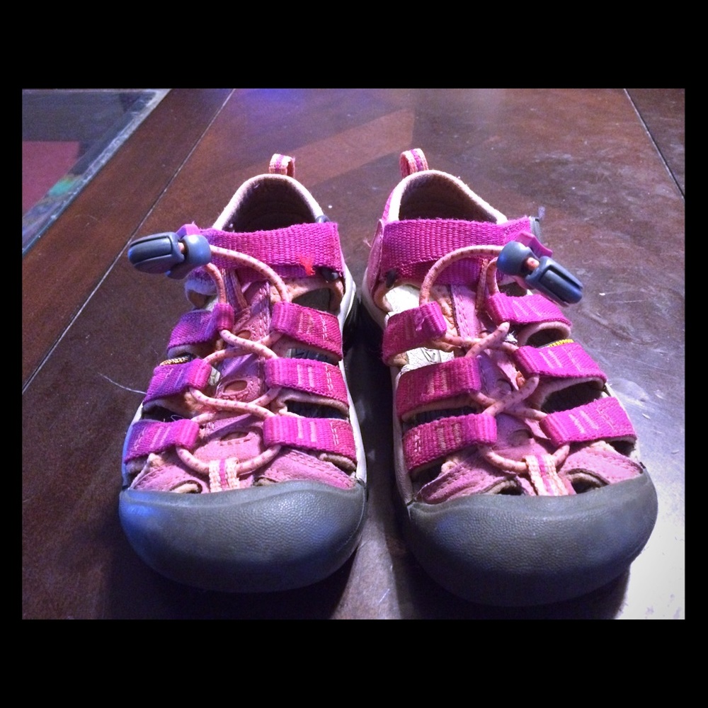 Keen sandals size 10