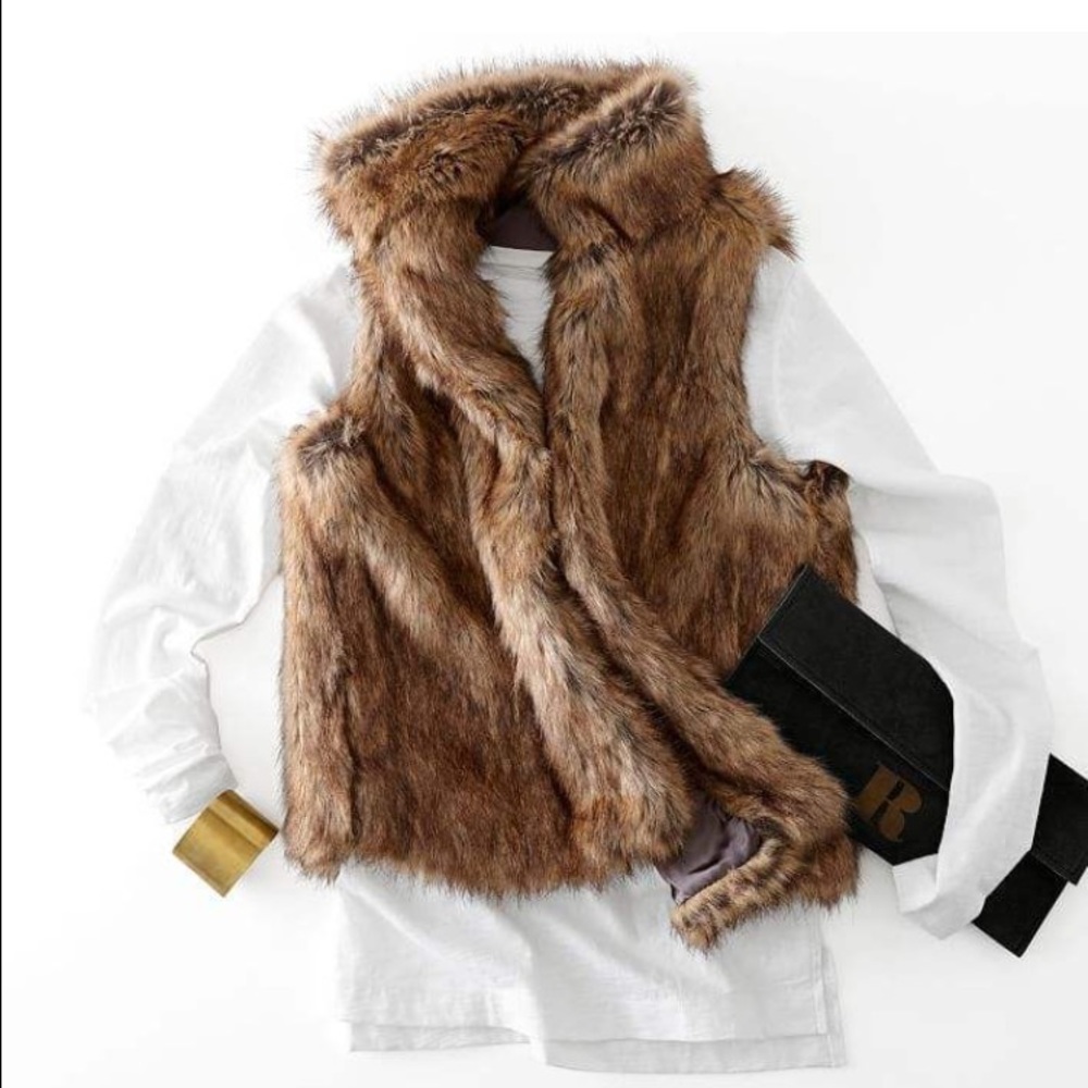 All-over fur vest by Mark & Graham size L