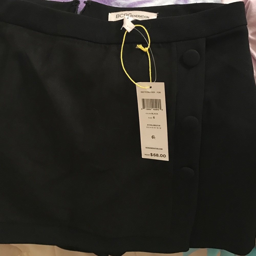 BCBG black New with tags mini skort size 6