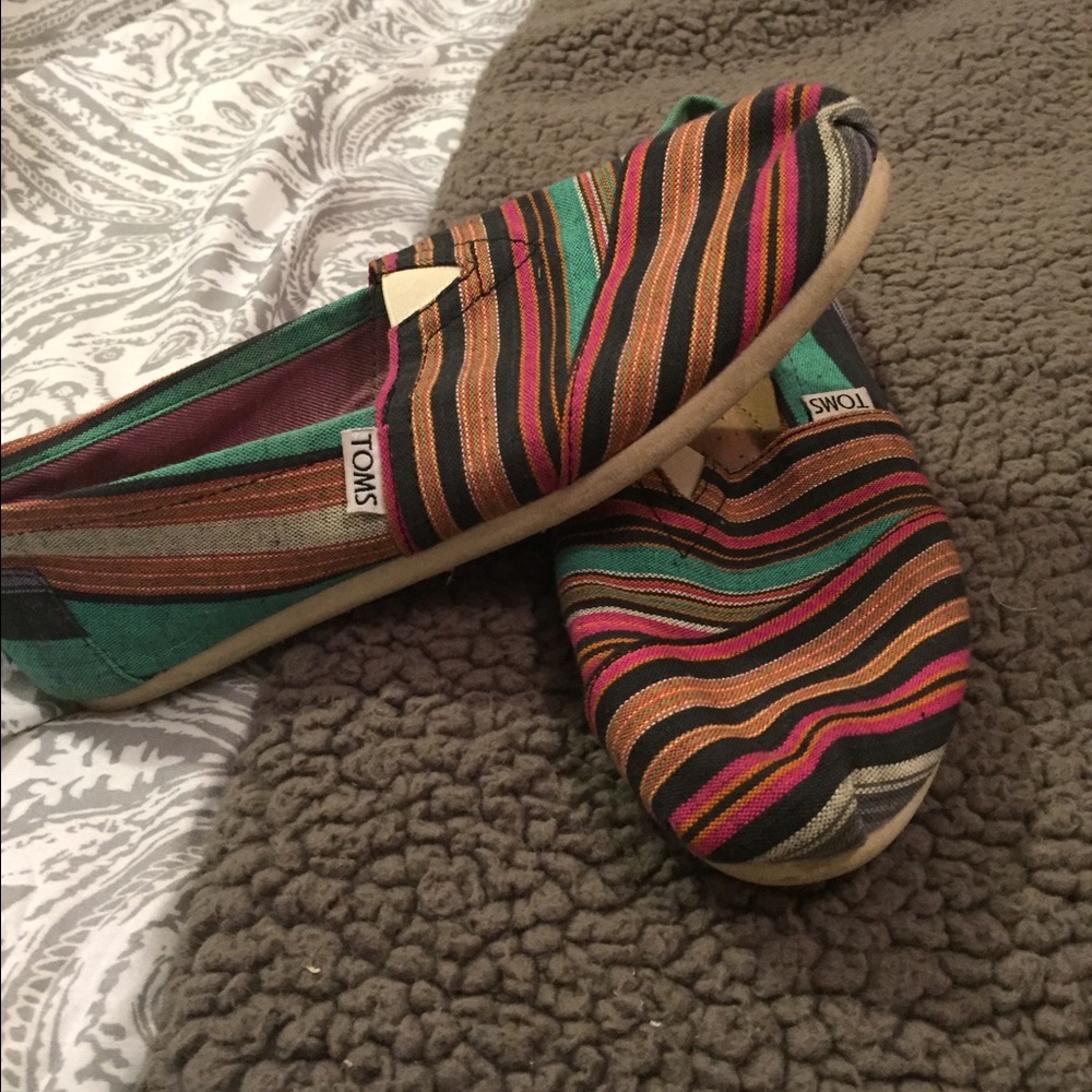 Super cute toms! Worn only 3-4 times.