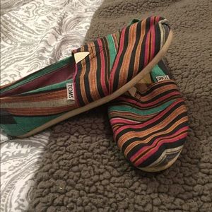 Super cute toms! Worn only 3-4 times.