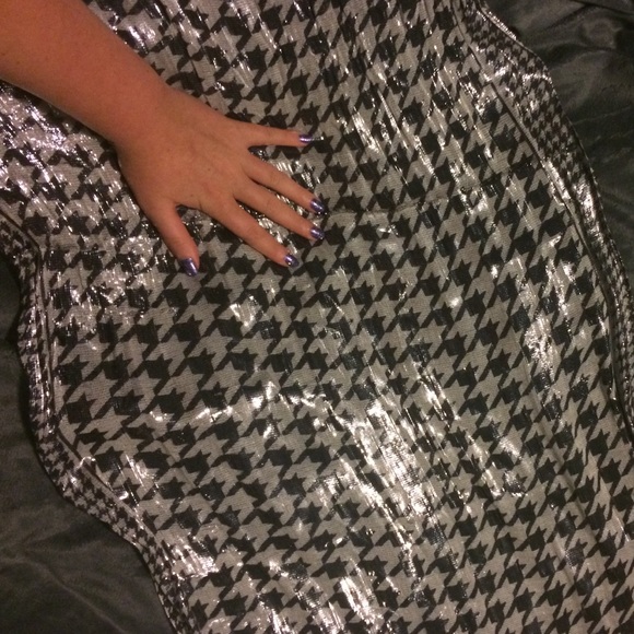 Plaid Silver and Black Shiny Scarf/Wrap - Picture 3 of 3