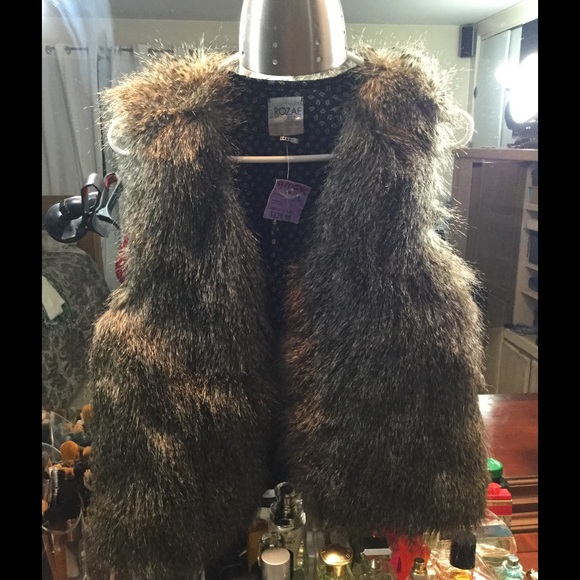 Faux - Picture 2 of 2