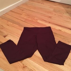 Lululemon crops Burgundy sz 4