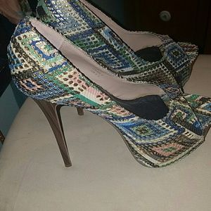 Aztec print peep toe