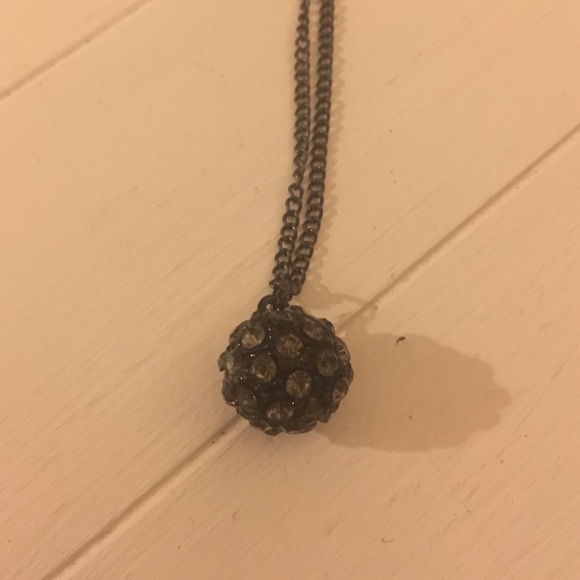 Long black ball necklace - Picture 2 of 2