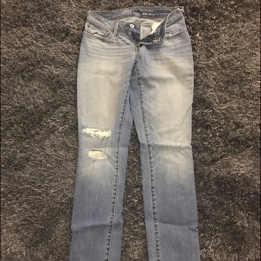 Levi jeans size 28.