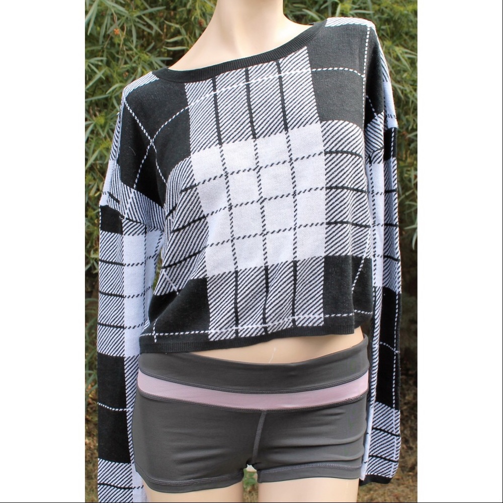 Gypsy Warrior Black and White Sweater Size M/L