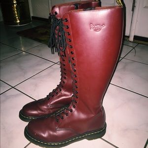 DR. MARTENS TALL COMBAT BOOTS IN BURGUNDY