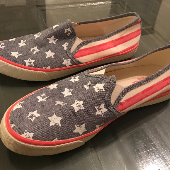 American Eagle Shoes - Picture 2 of 3