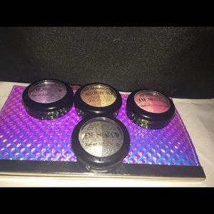 Academy of colour eyeshadow set of 4