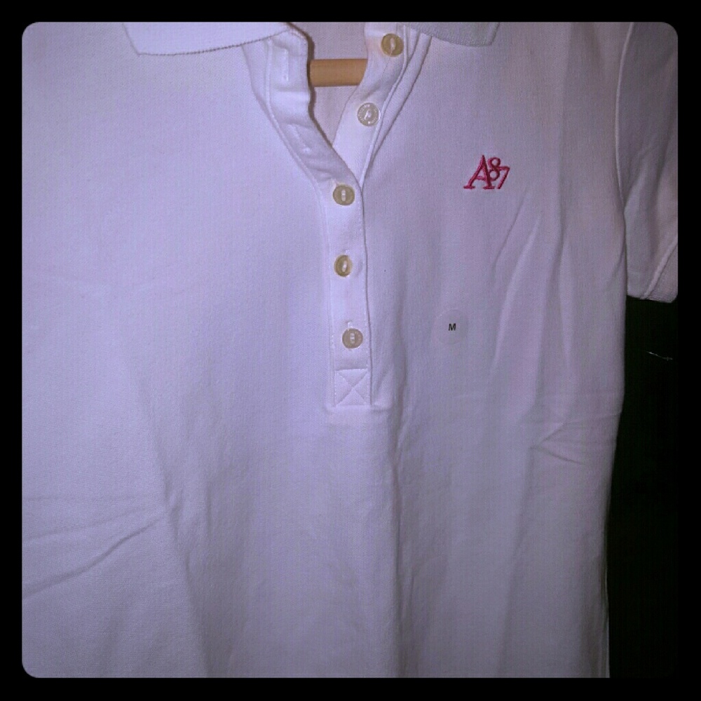 White Aeropostale shirt