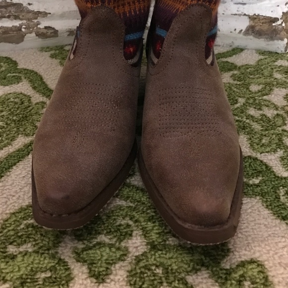 Aztec boots! - Picture 2 of 4