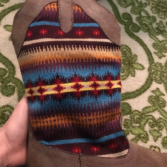 Aztec boots! - Picture 3 of 4