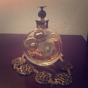 Elegant smelling classy perfume!