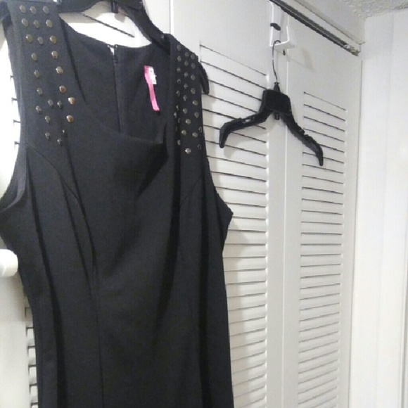 191 Unlimited Tops - Its a black elegant dress