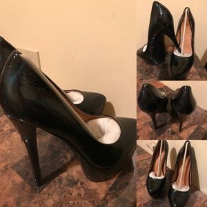 Black/Green Signature Pump, Size 8