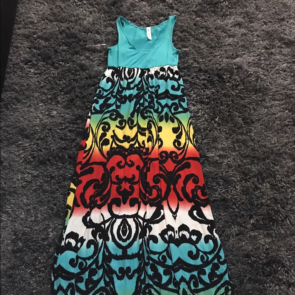 Long maxi dress with fun print