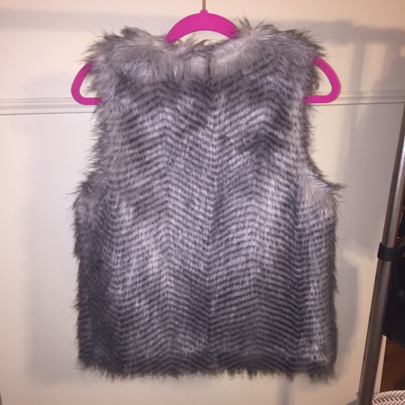 Faux Fur Vest - Picture 2 of 3