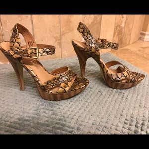 Two lips platform heels snake skin