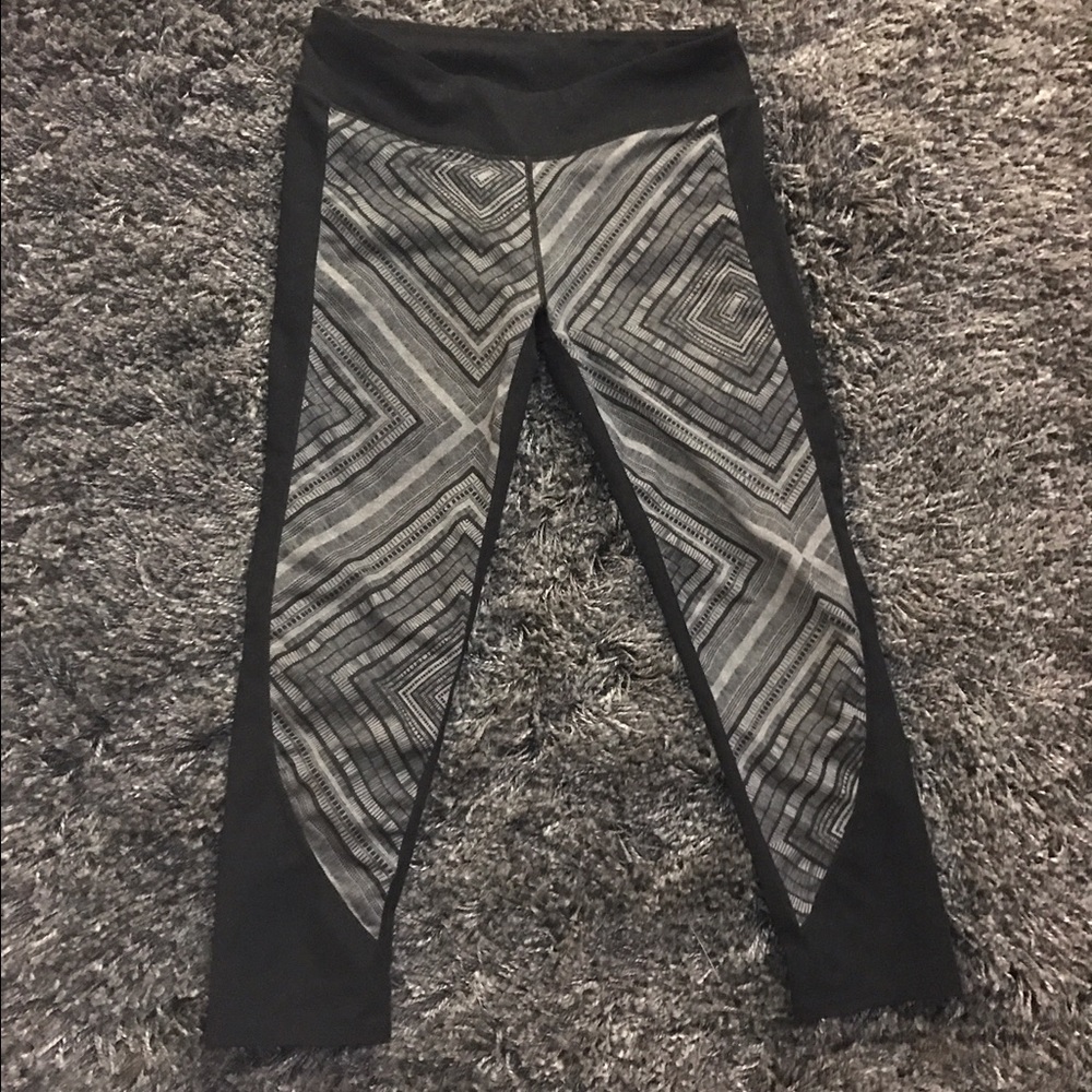 Gently worn cropped fabletics leggings