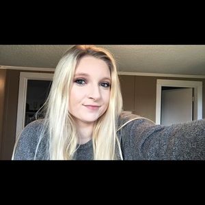 Meet your Posher, Kayla