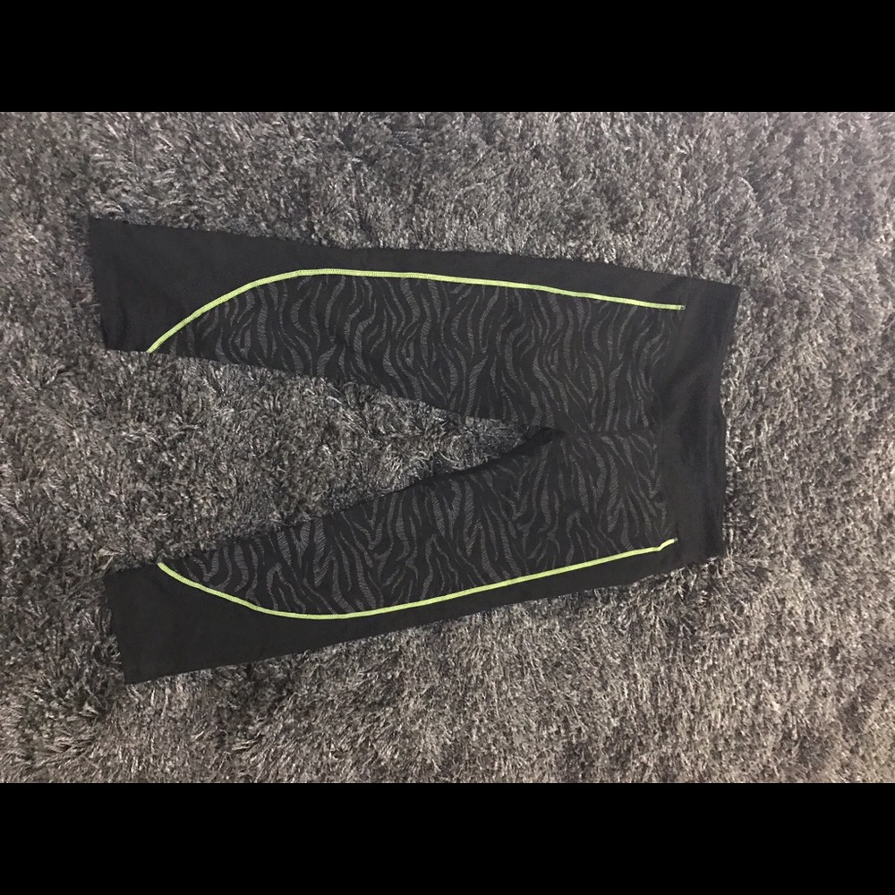 Cropped fabletics pants with zebra print