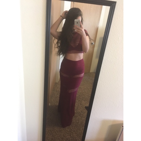 ❤SOLD❤ Sabo Skirt prom dress in maroon - Picture 2 of 4