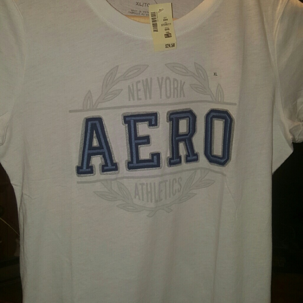 White X-Large-sized Aeropostale T-shirt
