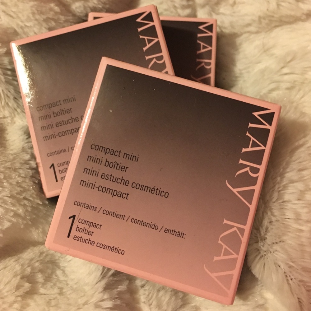 Mary Kay compact mini.