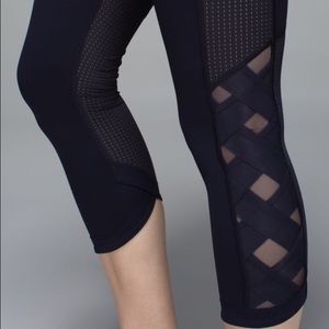 Lululemon luxtreme black mesh/braided Crops