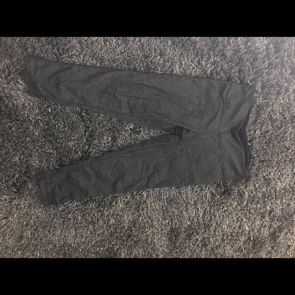 Cute "grainy gray" workout leggings