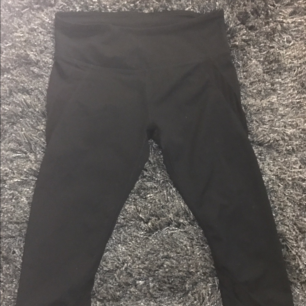 Cropped fabletics leggings w mesh detail