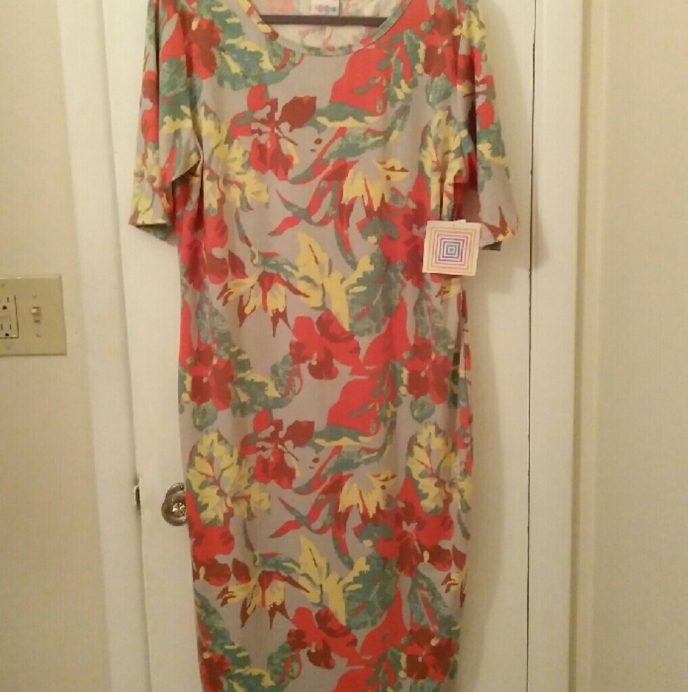 NEW WITH TAGS LULAROE JULIA