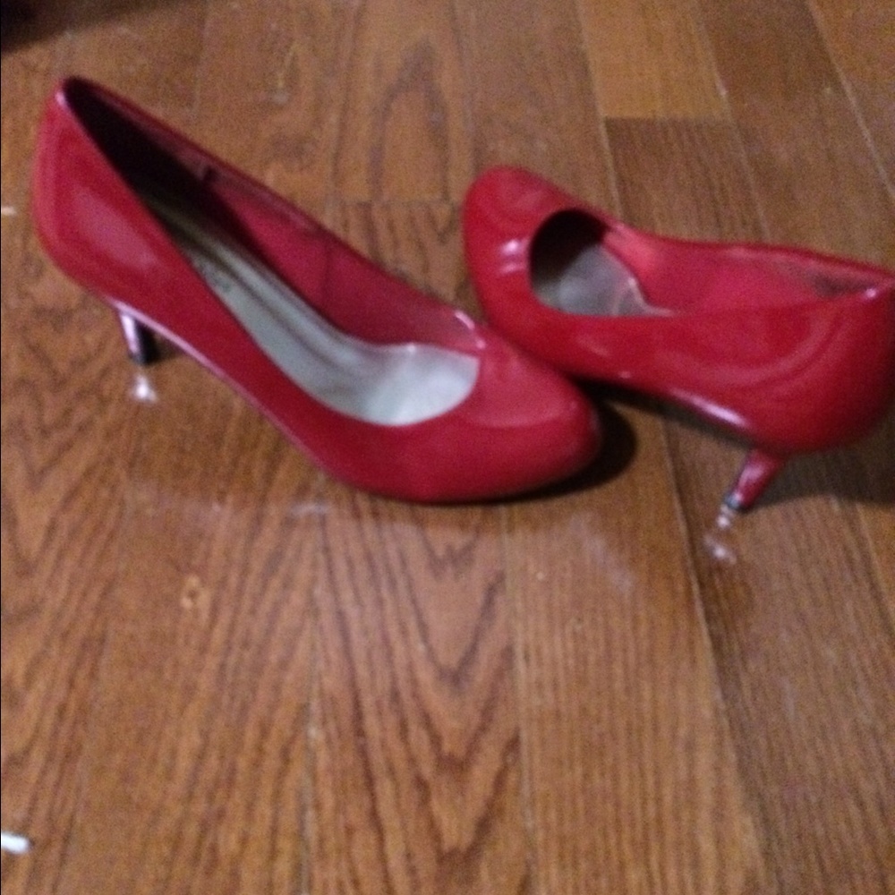 Red high heels size 7