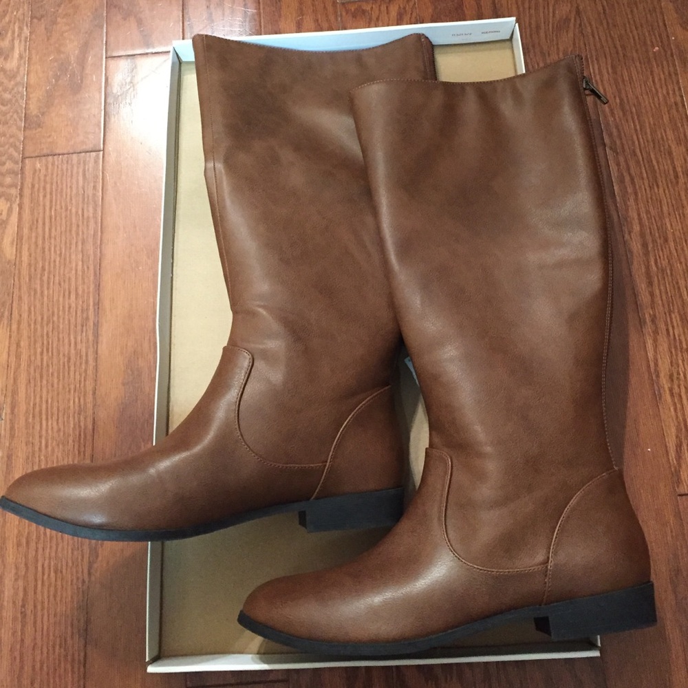 BRAND NEW BROWN BOOTS - SIZE 11 WIDE