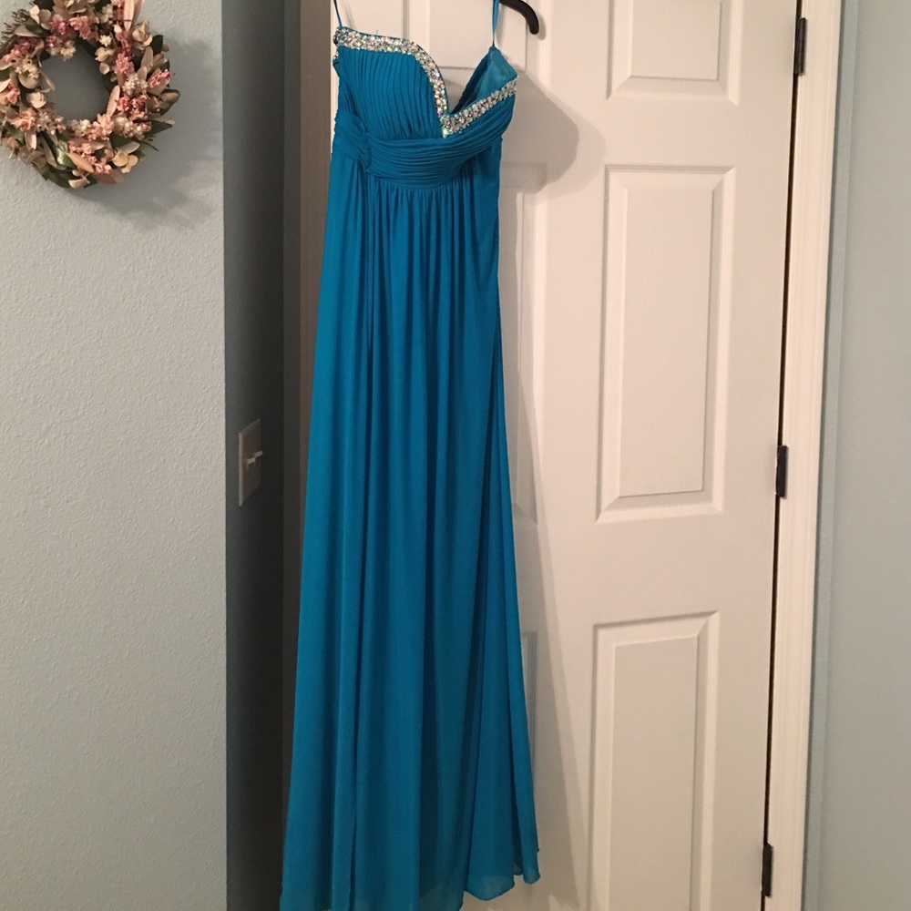 Beautiful blue prom dress!