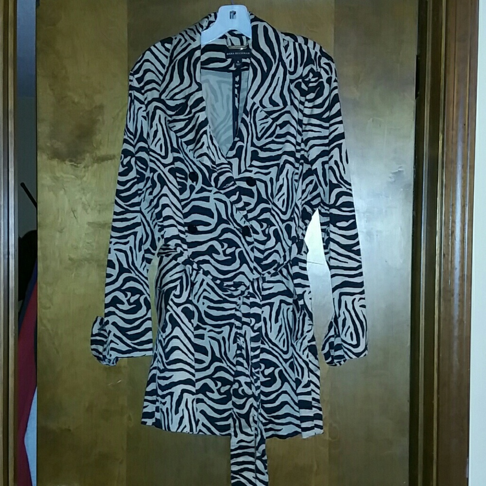 Nice trench dress coat Dana Buchman
