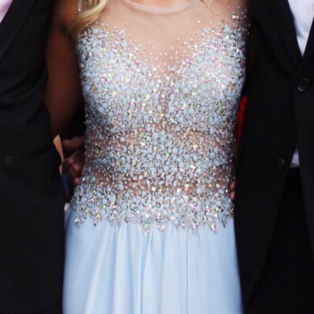 I am selling my prom dress!