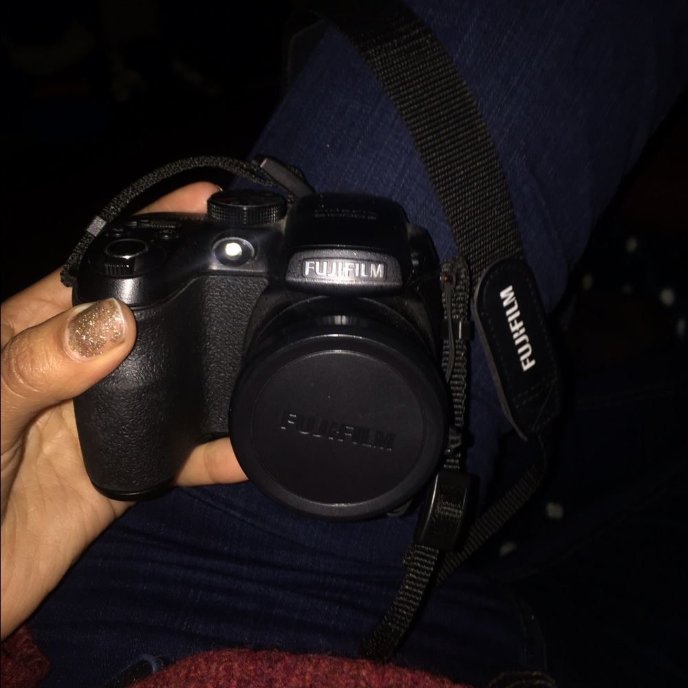Fuji Film FinePix S1000FD Digital Camera